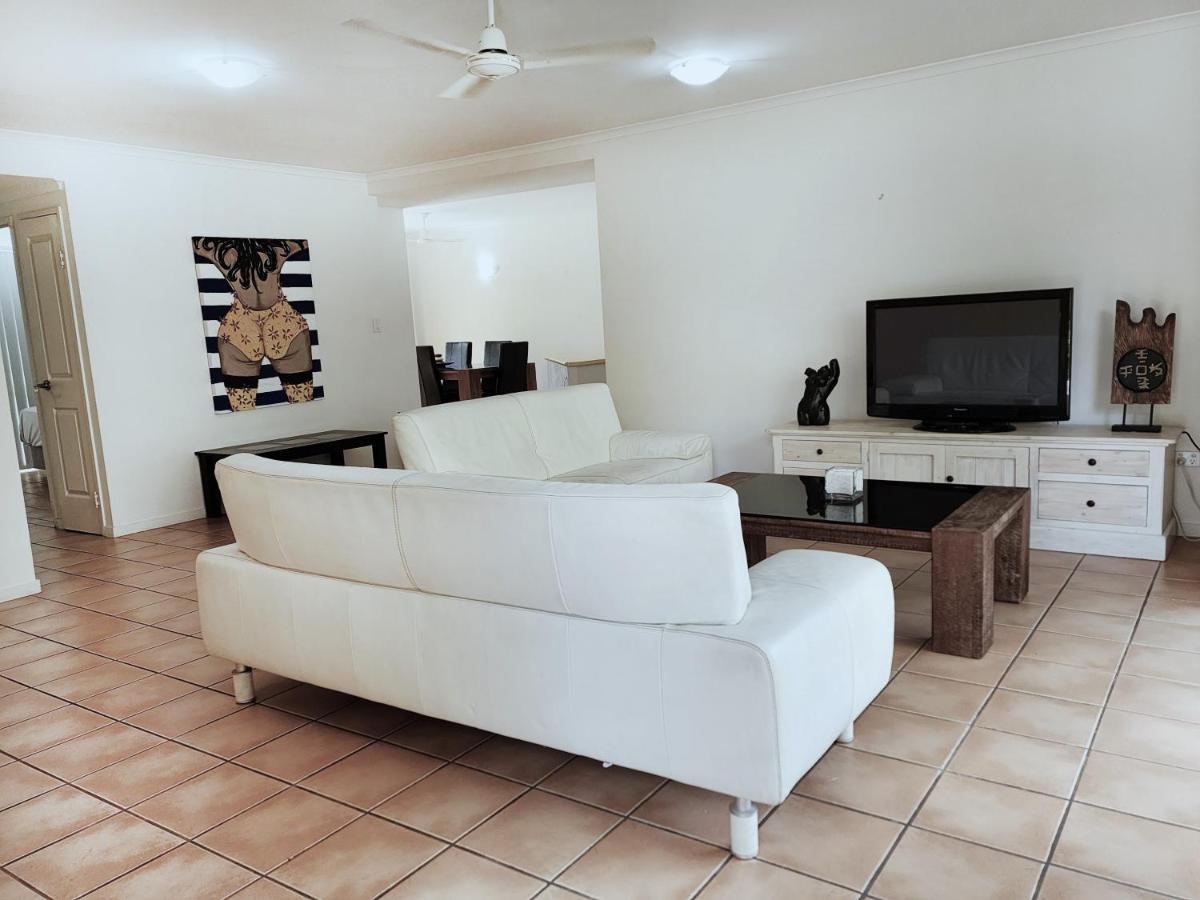 La Villa At Beach Court Airlie Beach Exterior photo